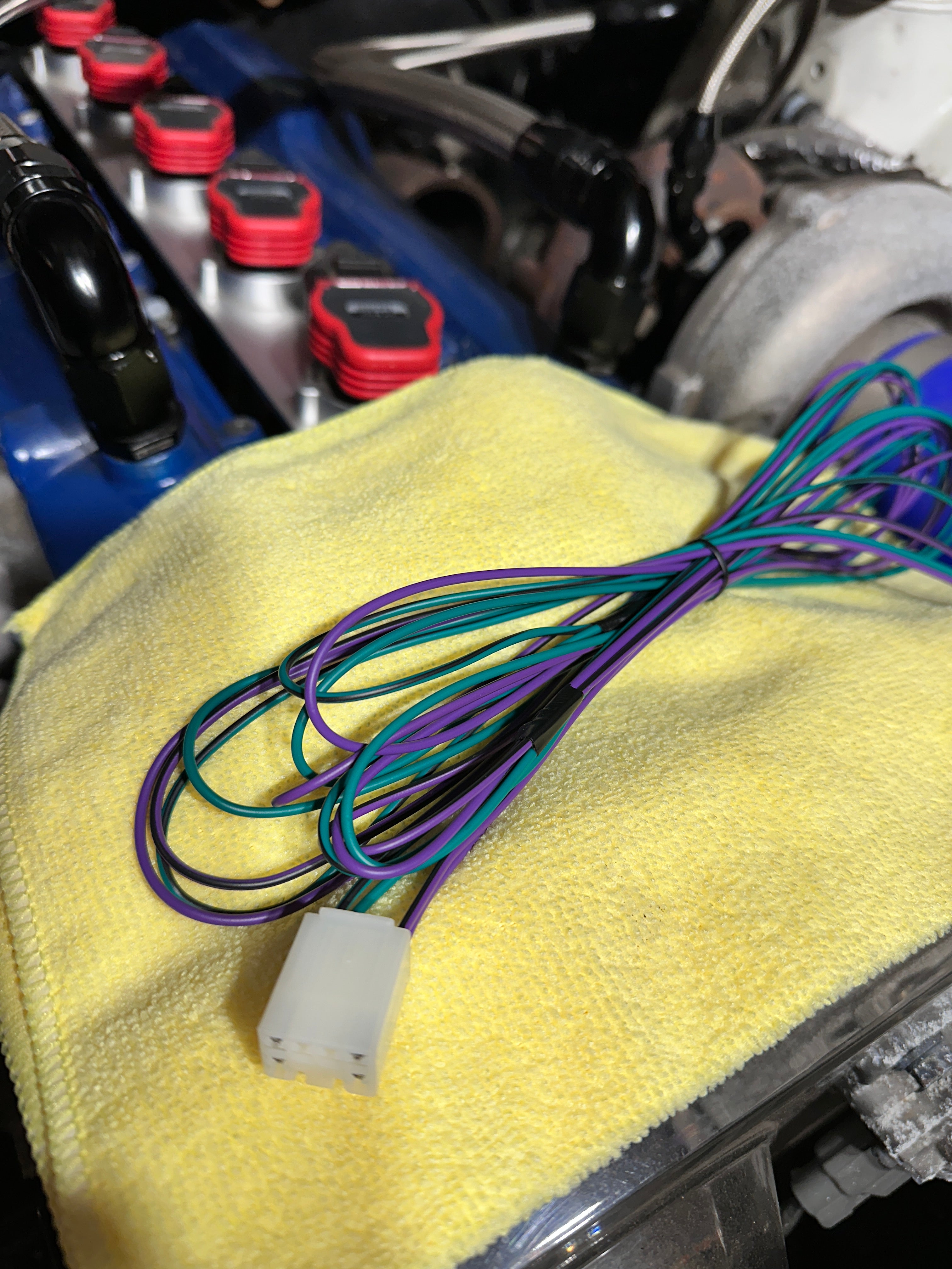 UHH-2 Harness Toyota Hilux Rear Speaker Activation Harness